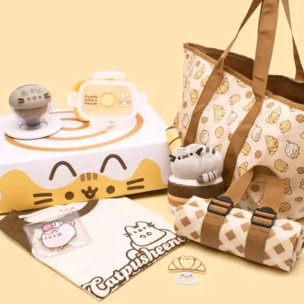 Pusheen Summer 2022 SWEET PICNIC  & Rare Pusheen Cinnamon Roll Plush<<SEALED>>>